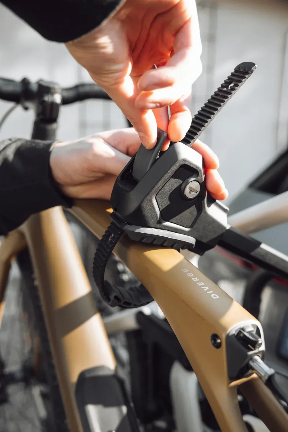 Thule Easyfold 3 - 4 Bike Carrier - Image 7